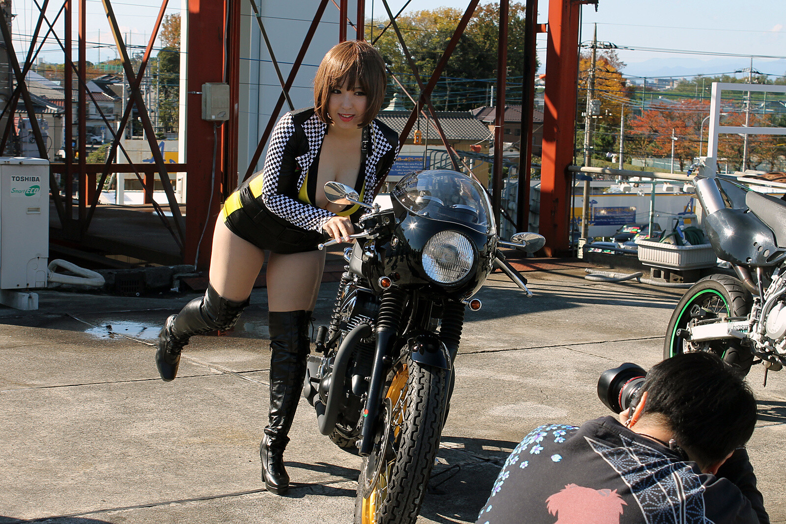 Communication is essential at a solo photoshoot. Nene’s composure was amazing as she responded to pose requests one by one. 1