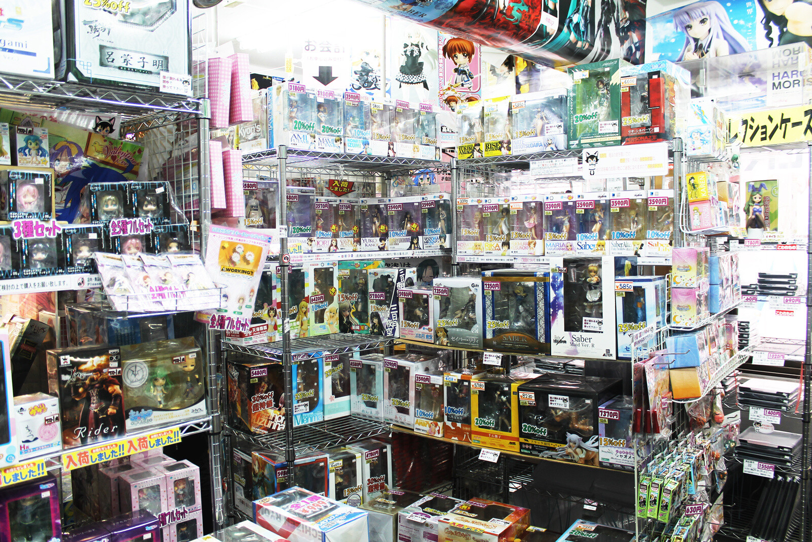 KASHIBAKO SHOTEN HONTEN: One of Akihabara’s Leading Shops for Beautiful Anime Girl Figures 1