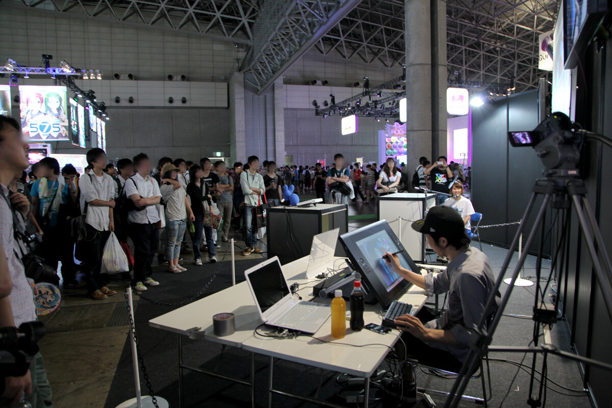 The Tokyo Otaku Mode booth had some live painting demonstrations! On Sept. 21 and 22, TOM Special Creators Tokiya and Redjuice stopped by to do some brilliant speed painting illustrations. 7