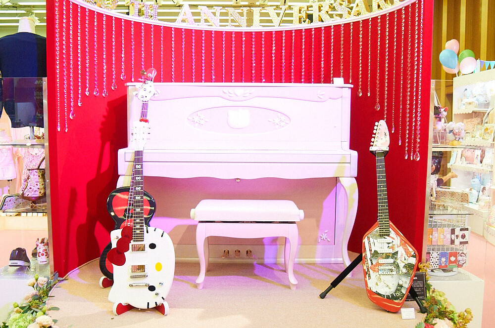 A piano and guitar made in collaboration with music makers. 19