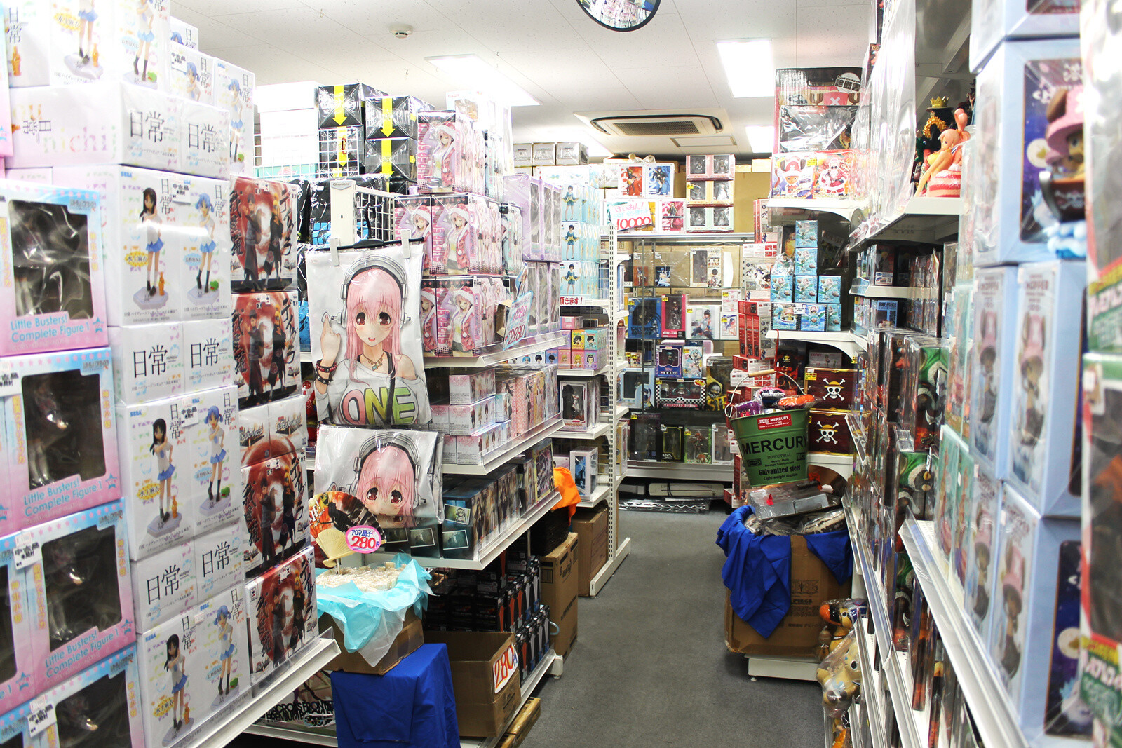 TAKARASAGASHI: A Premium Figure Shop in Akihabara 5