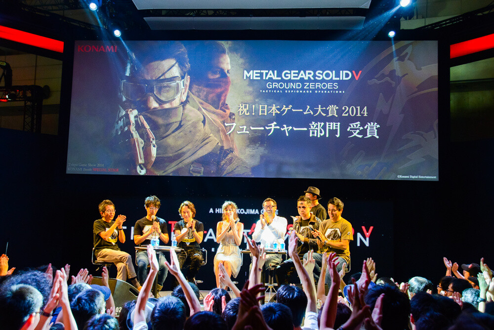When *Metal Gear Solid V: The Phantom Pain* was announced as a winner in the Future Division of the Japan Game Awards 2014, the booth resounded with congratulatory cheers. 4