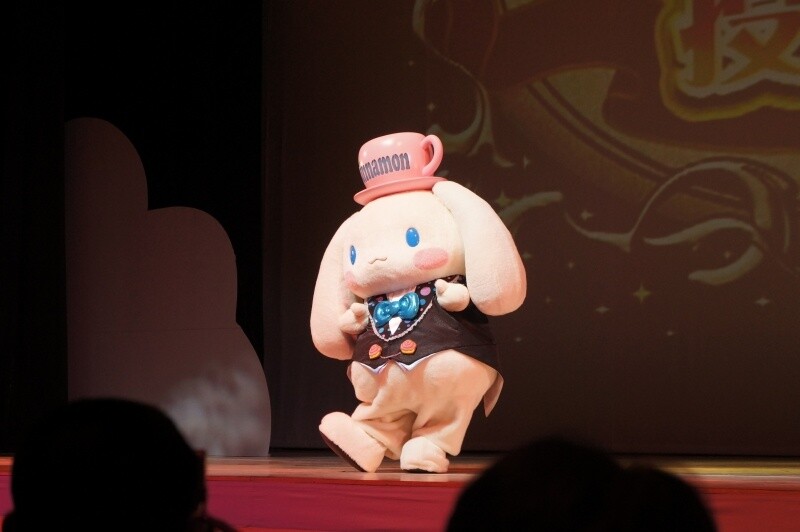 Cute Cinnamoroll with a teacup 3