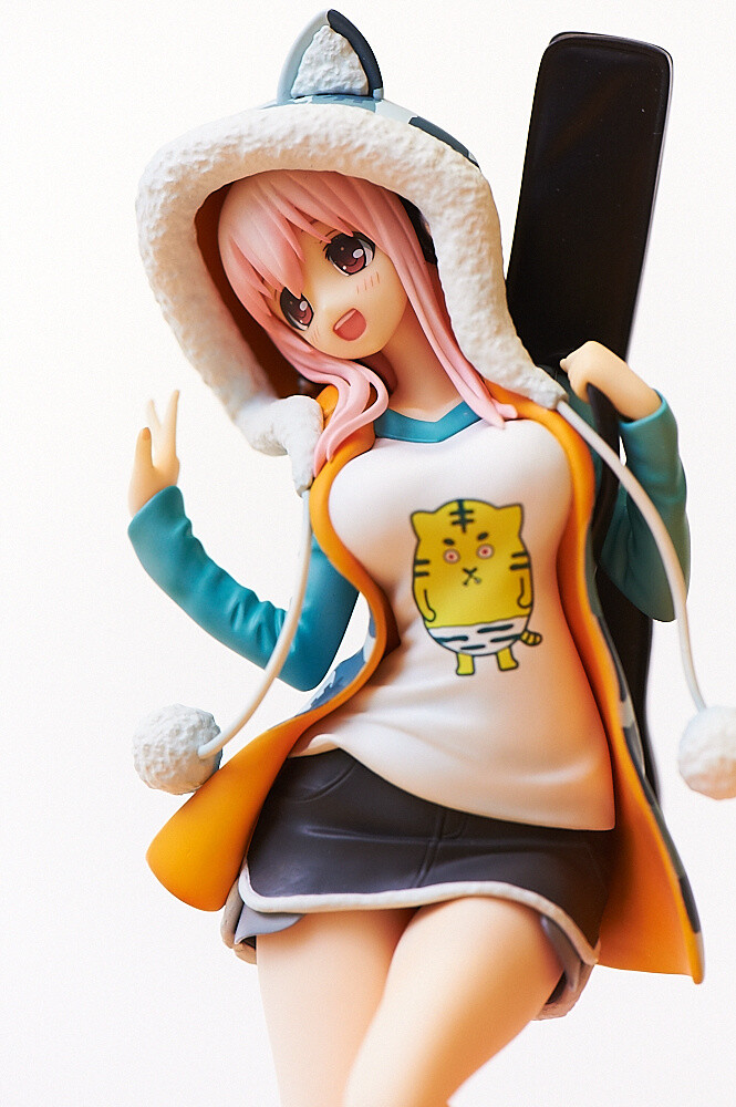 The curves of her body come through even in relaxed clothes and look cute! 33