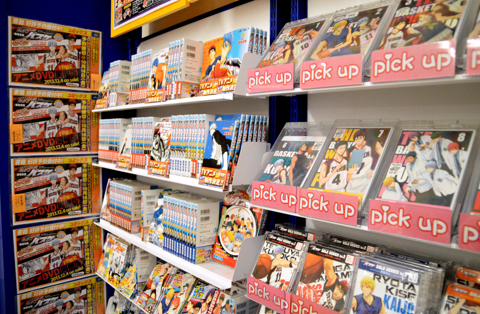 Volumes of the manga as well as DVDs of the first season of the anime were also on sale. 29