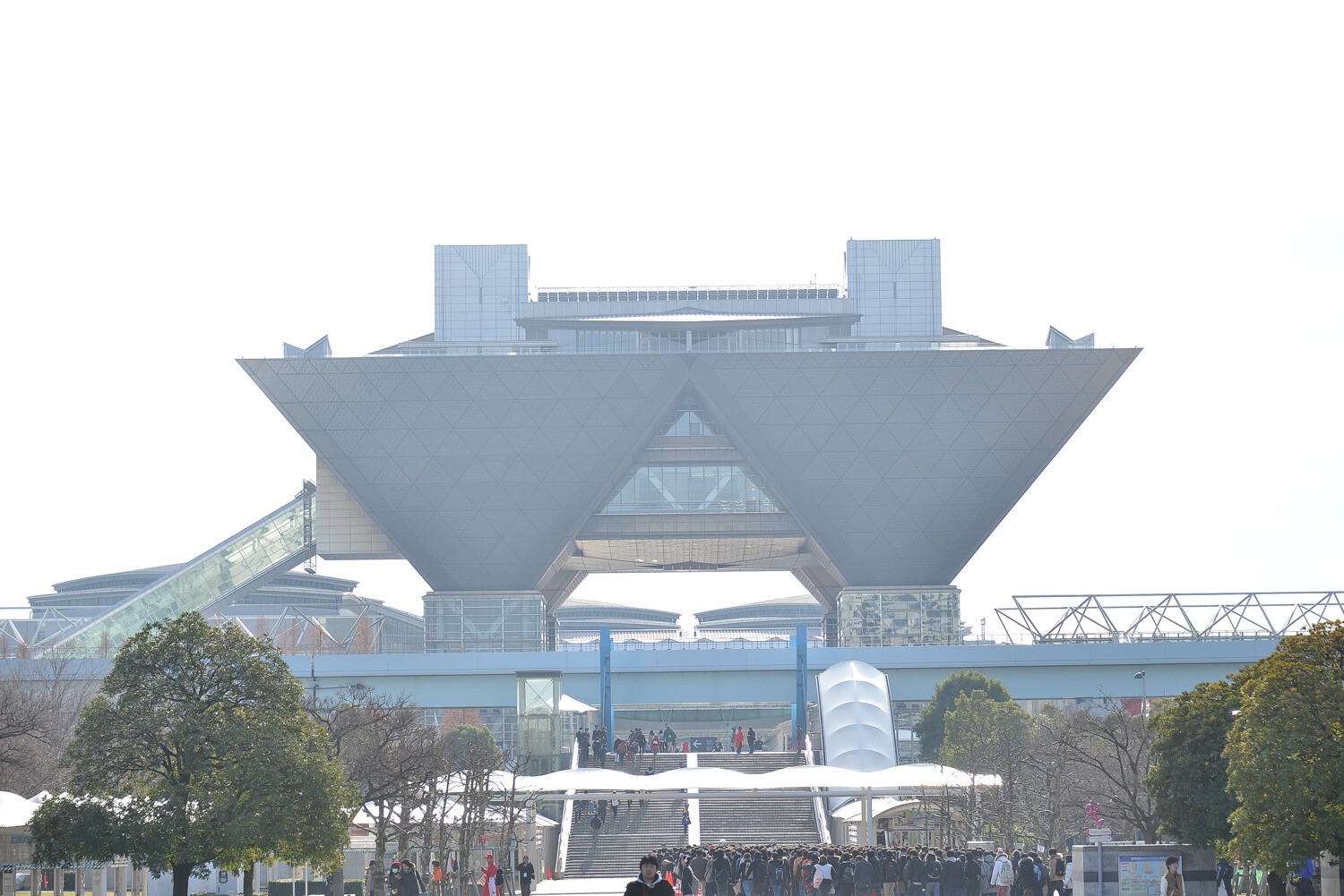 The Winter Tradition, Comic Market 87, Starts its First Day! 0