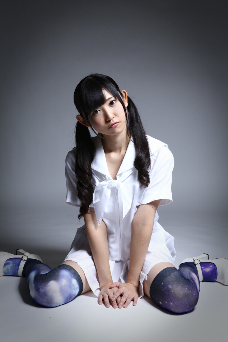 A Must-See for Fans of Zettai Ryoiki & Knee-High Socks! People Who Are Wild About Knee-High Socks [Original Gravure] [1/2] 5