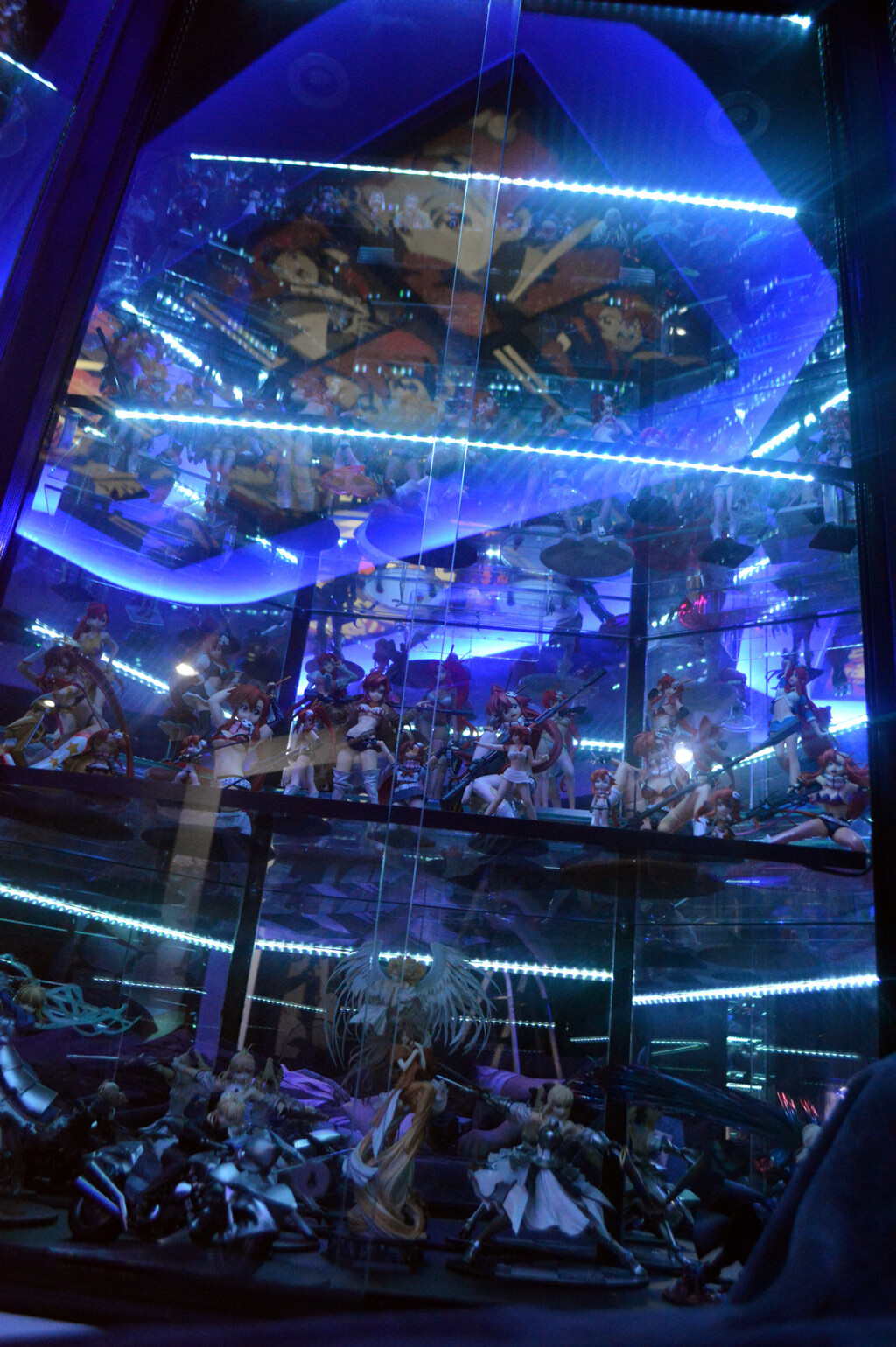 What’s an otaku room? Let’s find out with the winner of the Facebook Otaku Room Photo Contest! 16