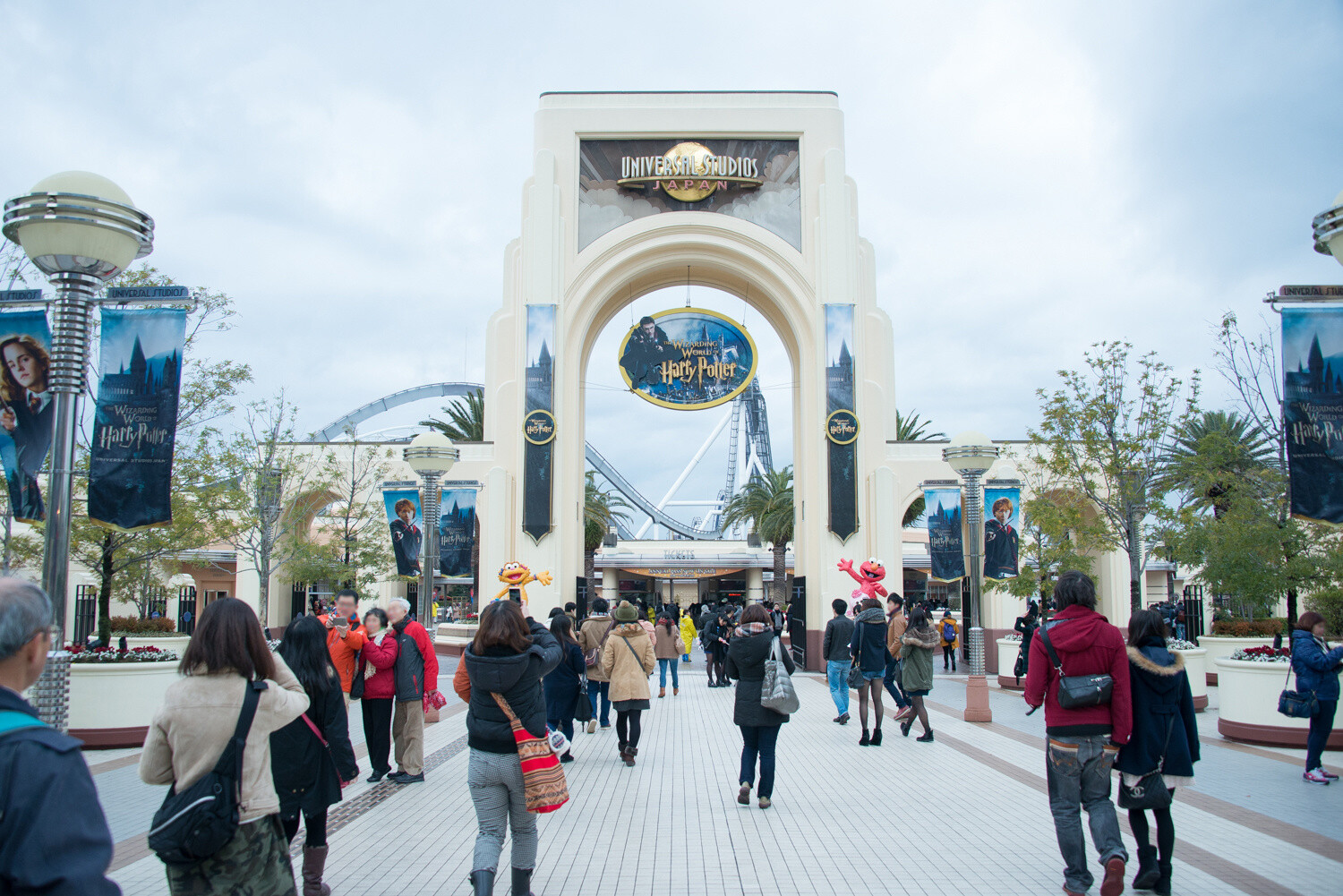 The entrance to Universal Studios Japan. 0