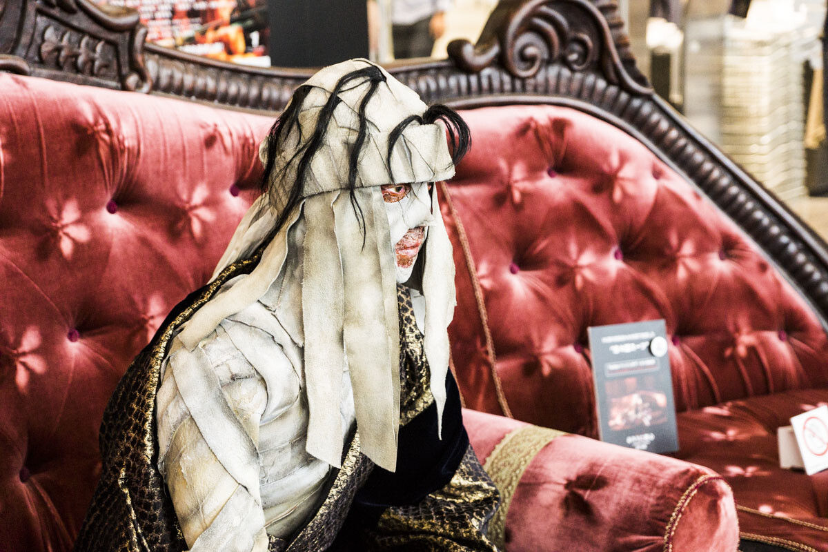 Life-Size Statue of the Deranged Lunatic Makoto Shishio Unveiled in Shinjuku! 6