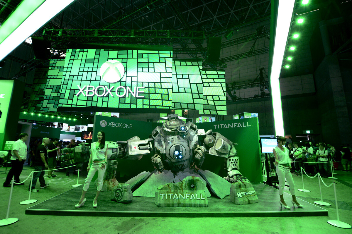 At the Xbox One booth, FPS *Titanfall* garnered most of the attention. 2