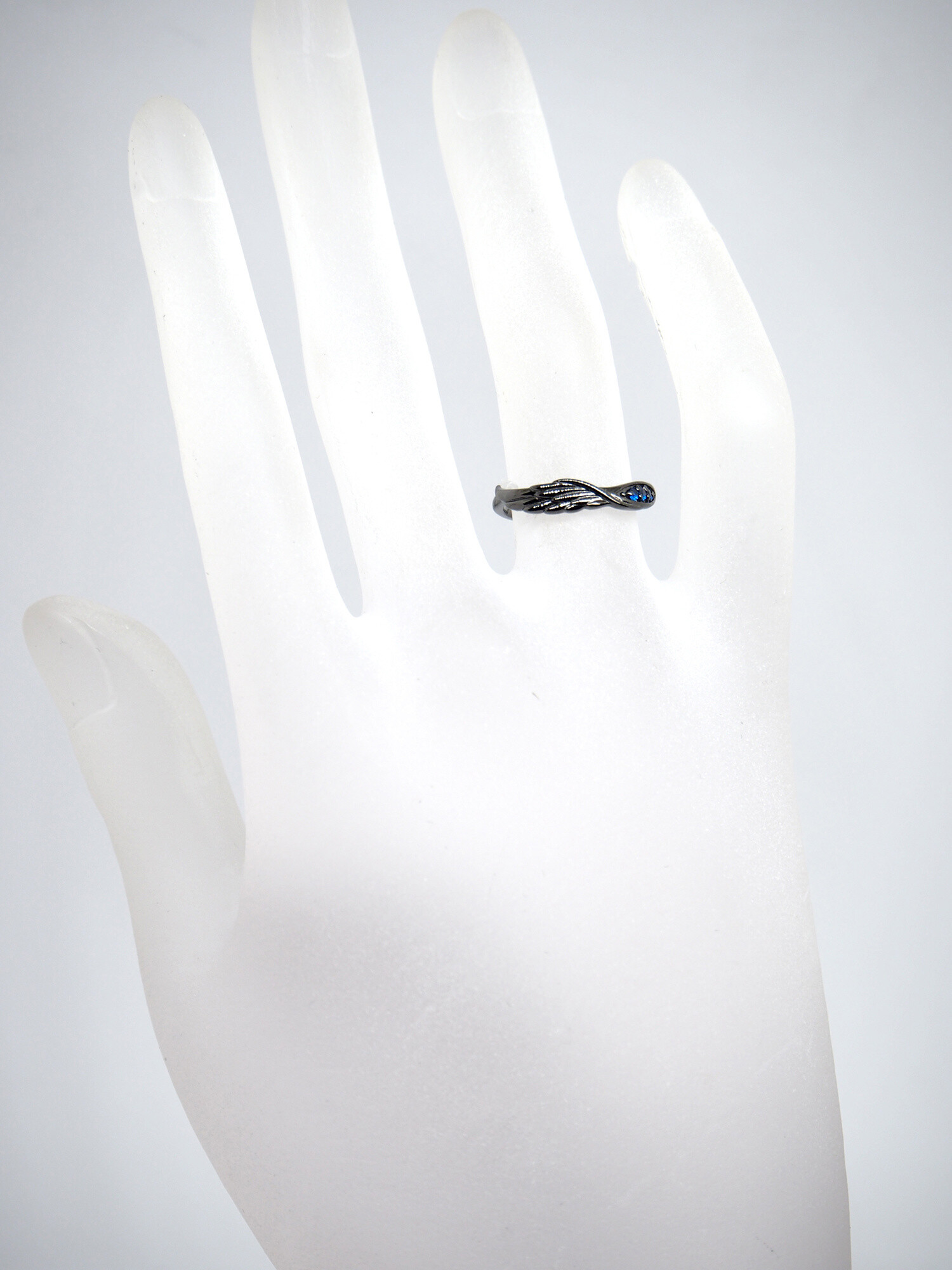 Attack on Titan Jewelry Based on Eren & Levi Released! 11