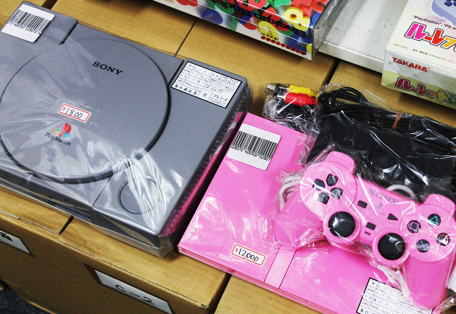 FRIENDS: An Akihabara Game Shop Filled to the Brim with Nostalgic Retro Games 8