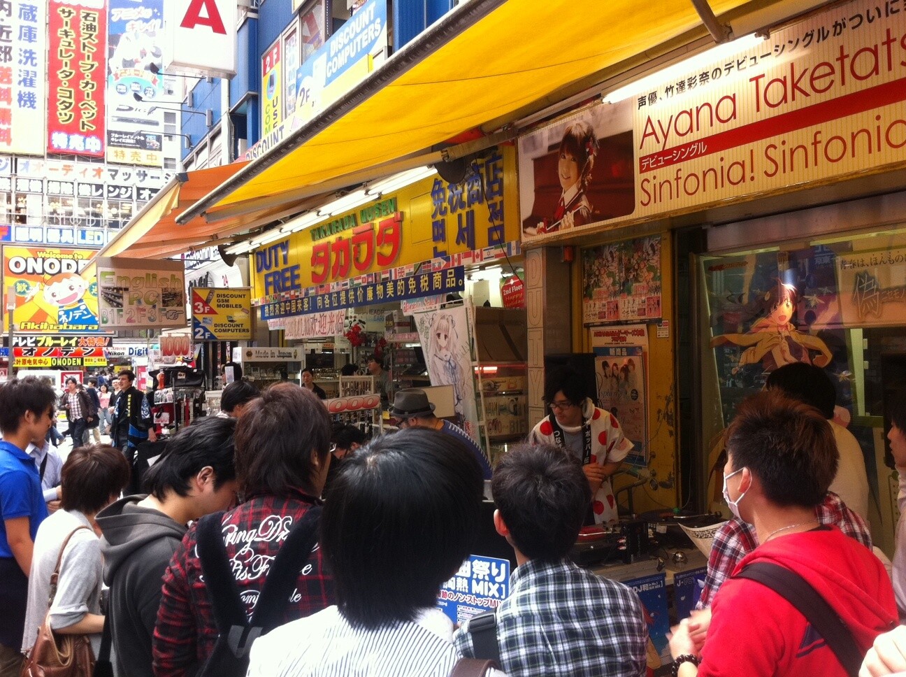 DJ Kazu Takes Over a Store in the Sacred Land of Anime Songs! Famous Music Echoes Through Akihabara 3