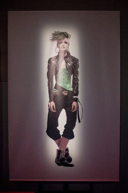 There is So Much *JoJo* Love, the Building Can’t Contain It! *JoJo* Photo Exhibition Being Held Now in Shiseido Ginza Building 7