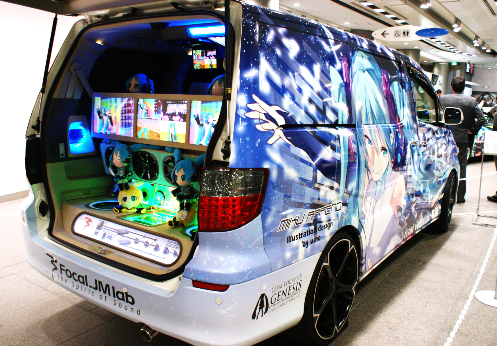Toyota Amlux Tokyo Itasha Event Displays High Quality Itasha 3