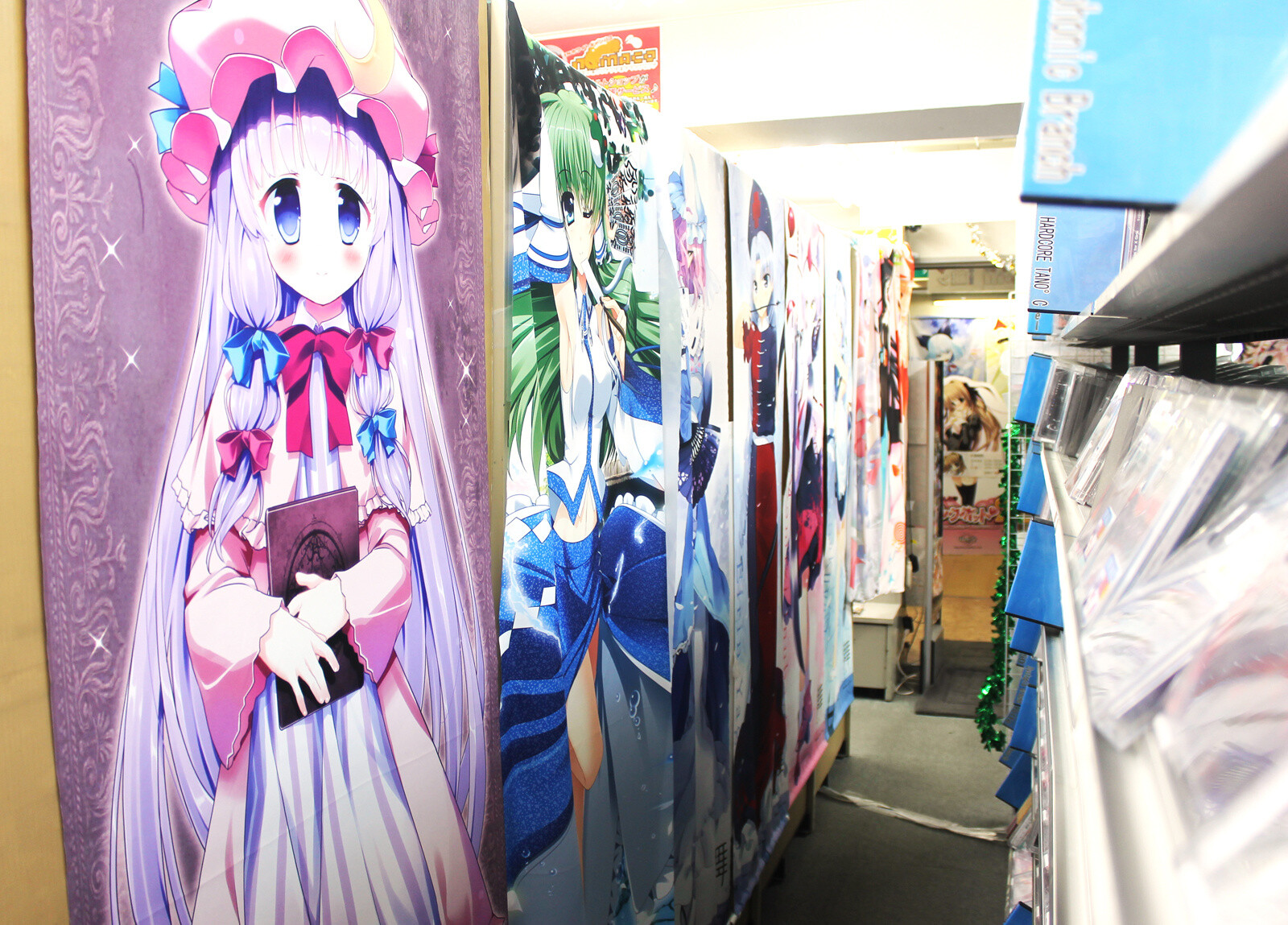 WhiteCanvas Akiba: A Doujinshi and Doujin Goods Specialty Shop in Akihabara 2