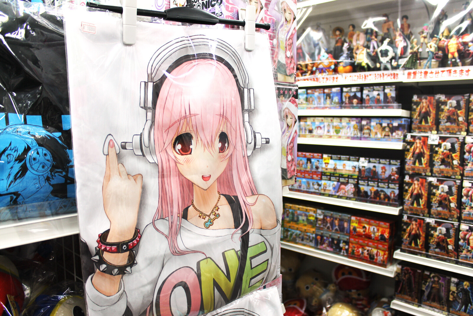 TAKARASAGASHI: A Premium Figure Shop in Akihabara 17