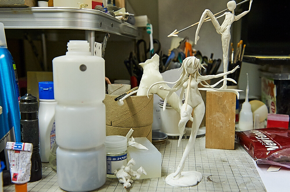 HiROOM! uses Super Sonico illustration books to find what characteristics make her fascinating.  10