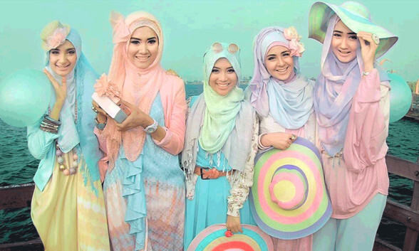 For All The Lolita Lovers Out There: This Is What Muslim Lolita's in Japan  Look Like! - MVSLIM