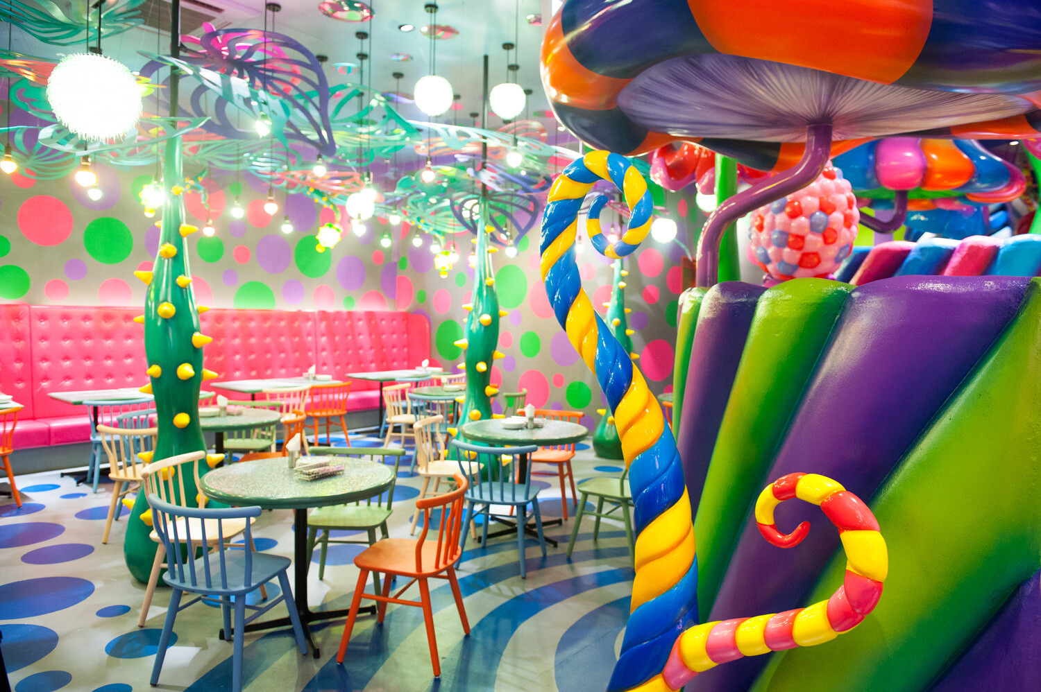 A cafe where you can experience the latest in Harajuku pop culture has opened - the Kawaii Monster Cafe. 16
