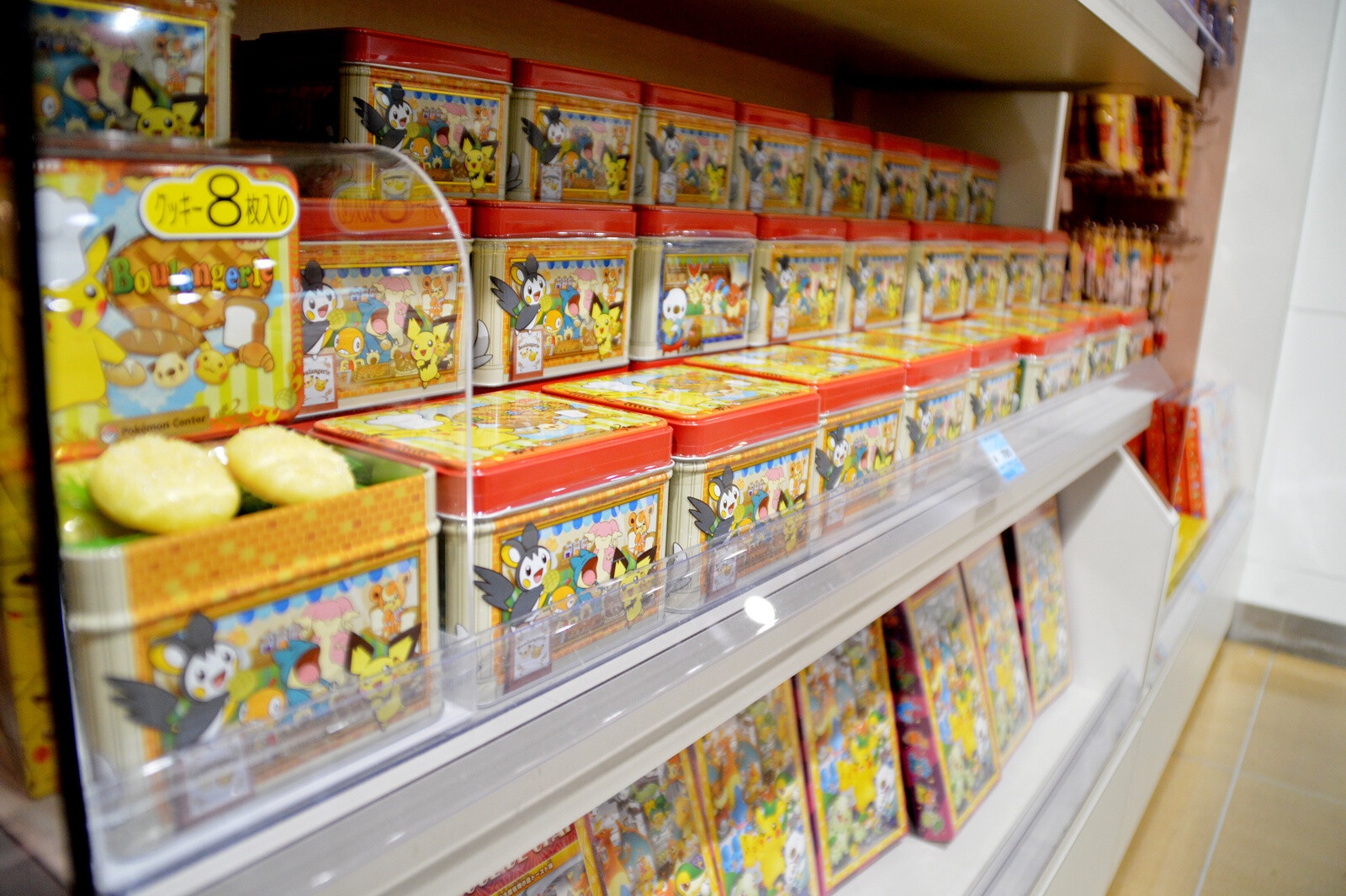 There are many fans who purchase candy as a souvenir. 10