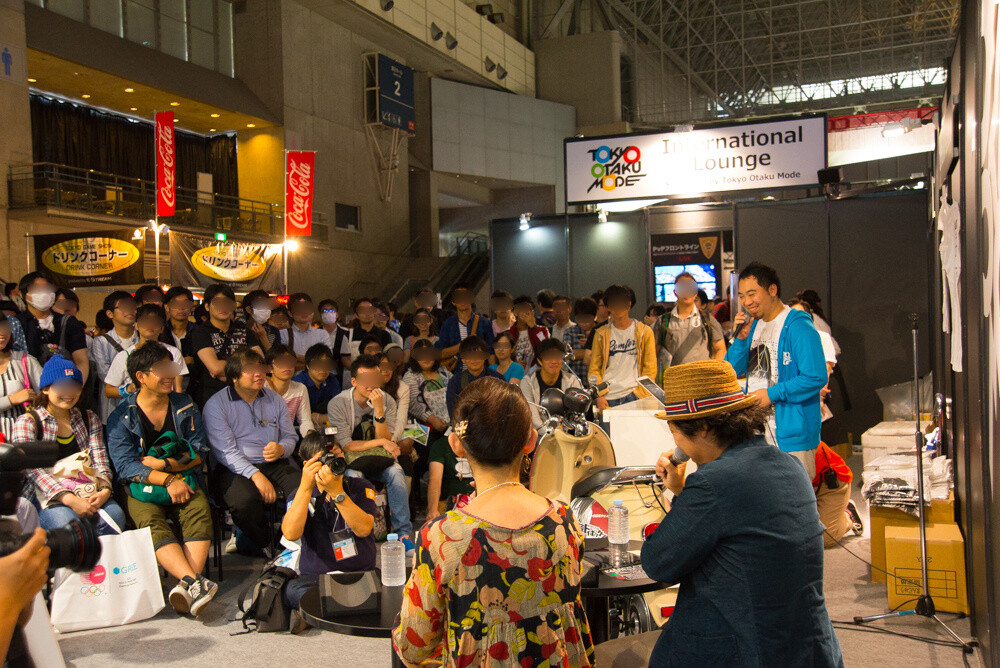 A huge number of fans attended the event. 5