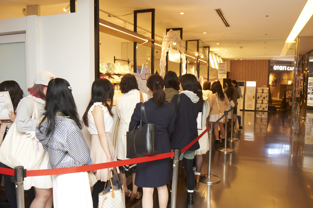 A long line outside the cafe on a weekday. 17