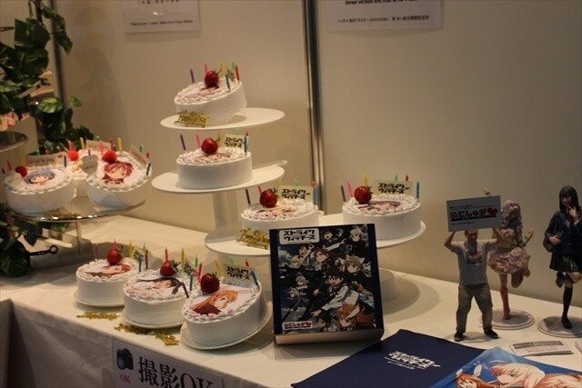 ‘MadoMagi’ and ‘Monogatari’ Characters Become Cakes at AnimeJapan 2015 AniSugar Booth 1