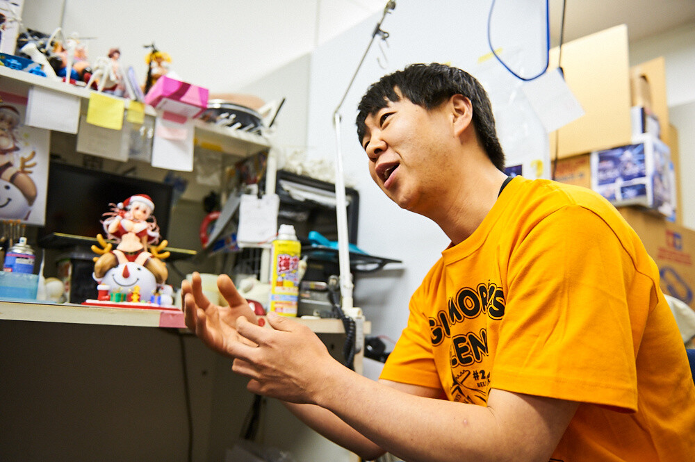 Sculptors use artistic expression and illusions to make every figure believable. 16