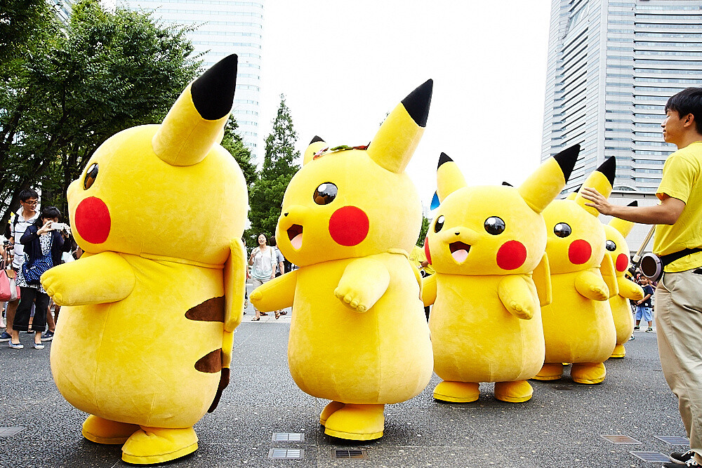 A quick shot of the Pikachus from the side! 13