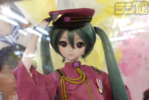 A Gorgeous Dollfie Dream Hatsune Miku Debuts! Fans Come to Photograph Her in Her Senbonzakura Outfit! 7
