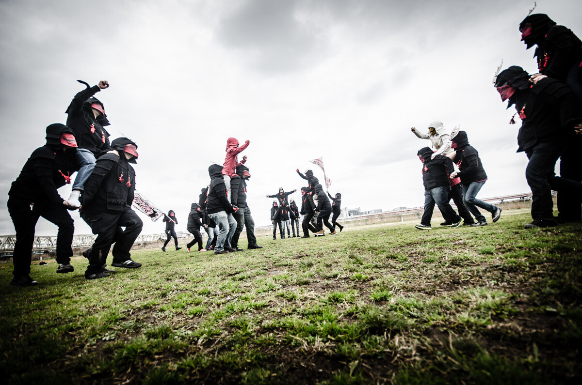 [Last Samurai?!] 30 Samurai in Modern Armor Gather for Epic Cavalry Fight 13