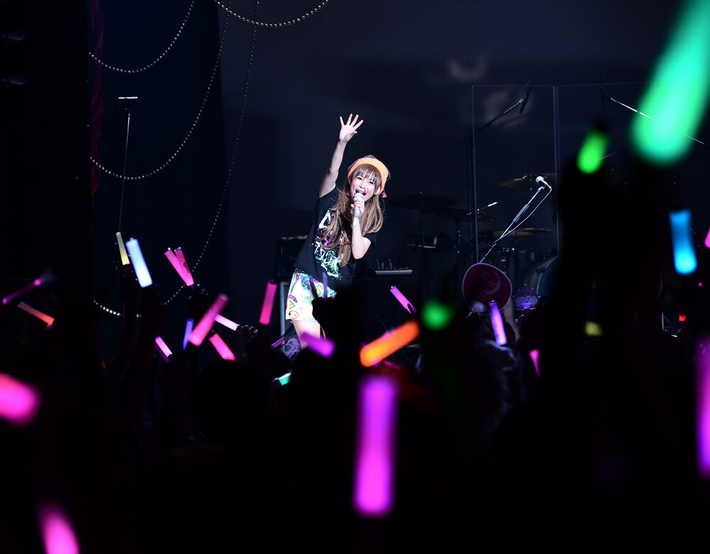 She enlivened the MC with things only she would say: “Otaku, raise your hands!”, and “Anyone here playing Pokemon X?” 26