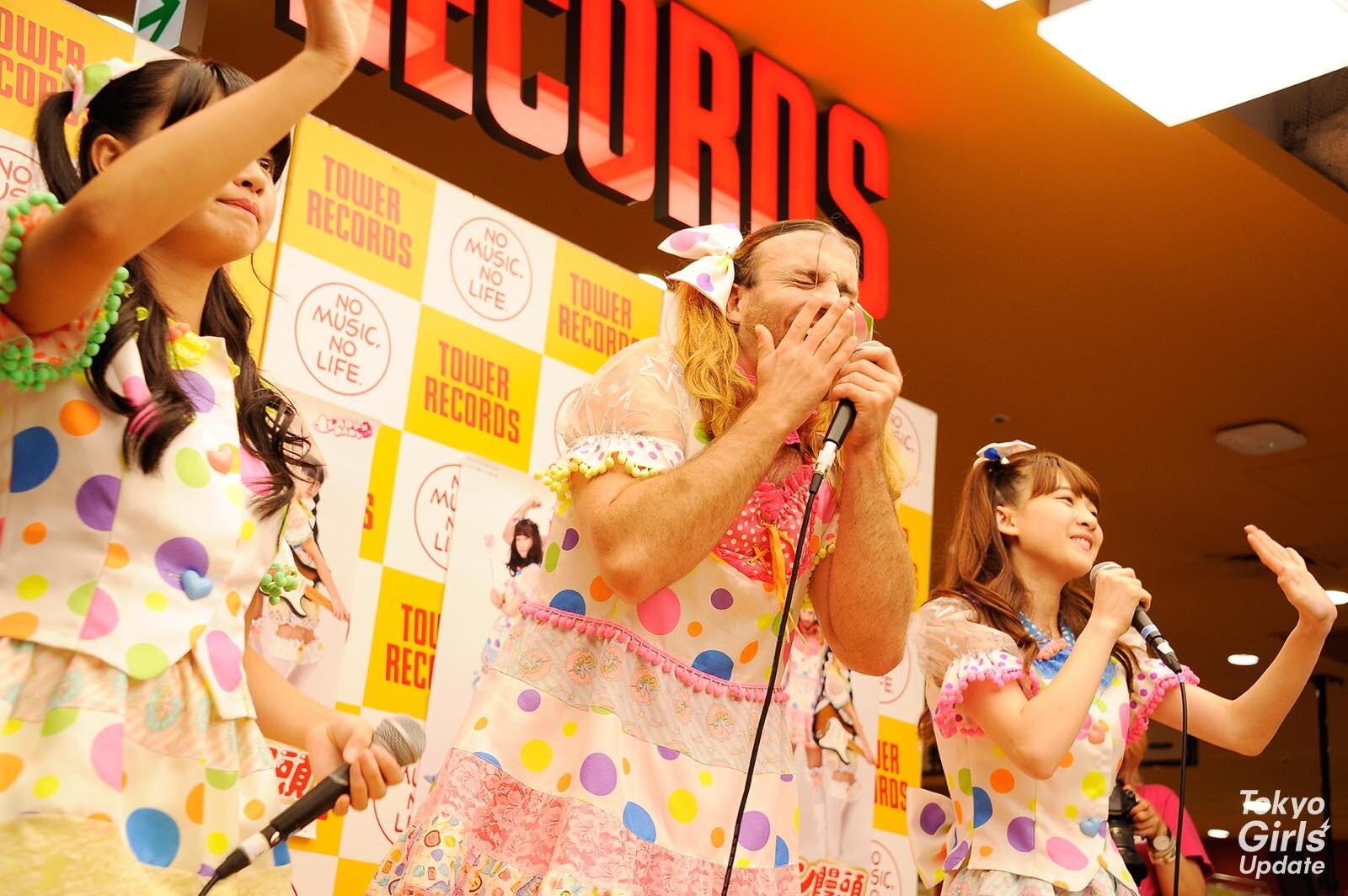 LADY BABY Whips Up a Frenzy at Tower Records in Shibuya During Release Event! 10