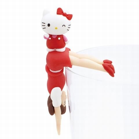 Cute Poses with Fuchico on the Cup! A Collaboration Between Fuchico on the Cup and Hello Kitty Comes True 4