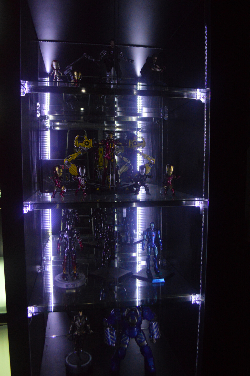 What’s an otaku room? Let’s find out with the winner of the Facebook Otaku Room Photo Contest! 17