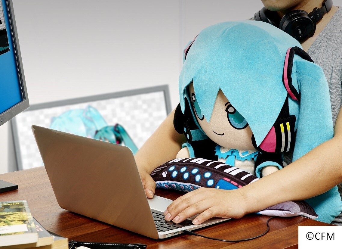 Hatsune Miku computer cushion in use 0