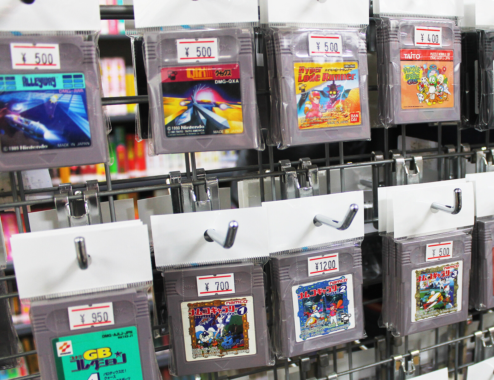 FRIENDS: An Akihabara Game Shop Filled to the Brim with Nostalgic Retro Games 11