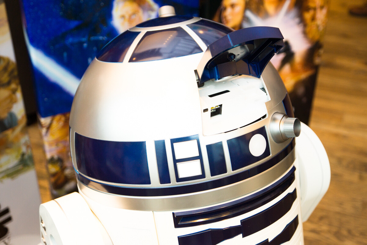 Where’s C-3PO?! R2-D2™ Moving Refrigerator on Display at Daikanyama Tsutaya 4