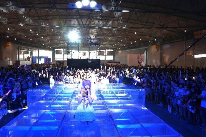 Popular Cosplayer Enako Captivates 2,000 People at CAF Summer 2013 in China 3