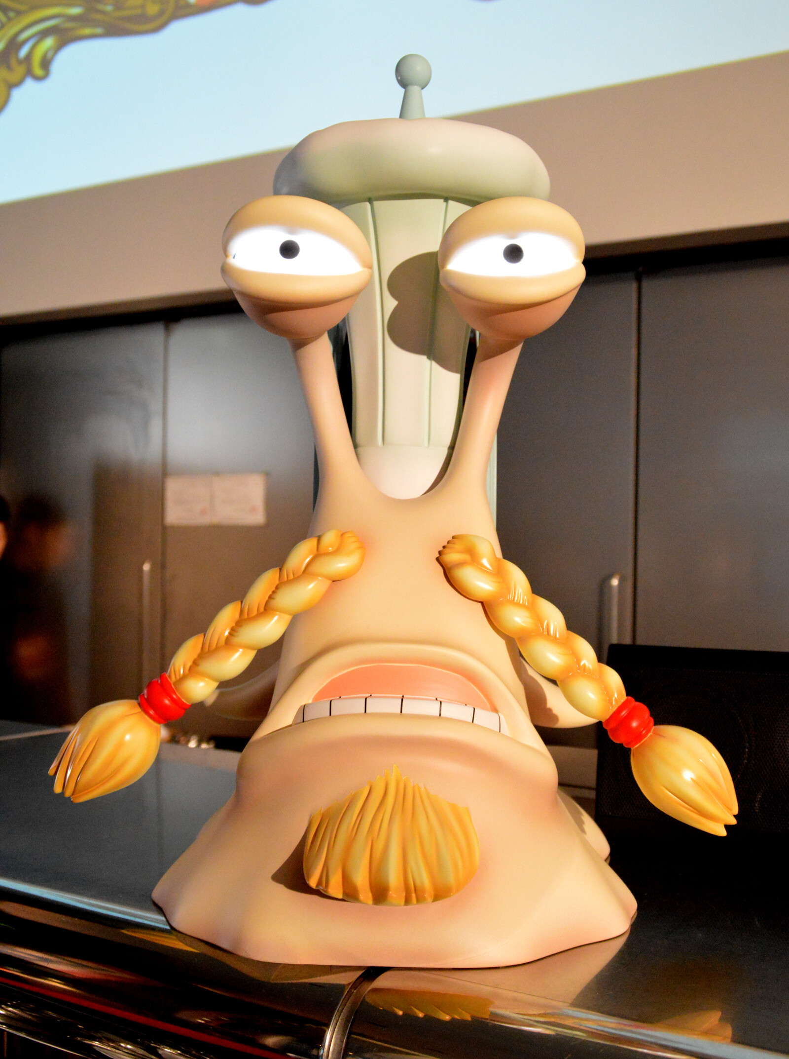 Be on the lookout inside the restaurant for this Den Den Mushi! He’s not running off without paying the bill, is he? 7