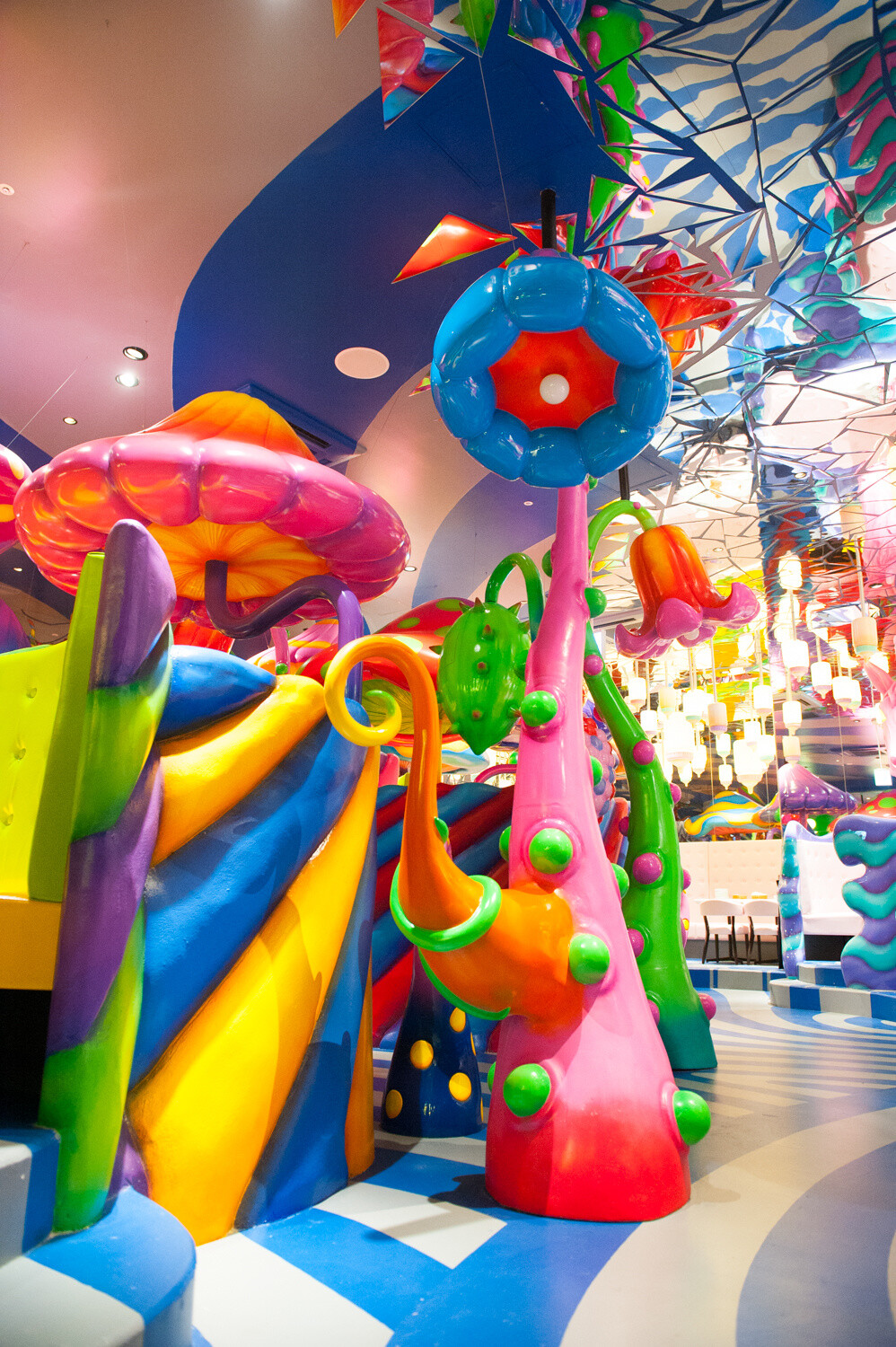 A cafe where you can experience the latest in Harajuku pop culture has opened - the Kawaii Monster Cafe. 18