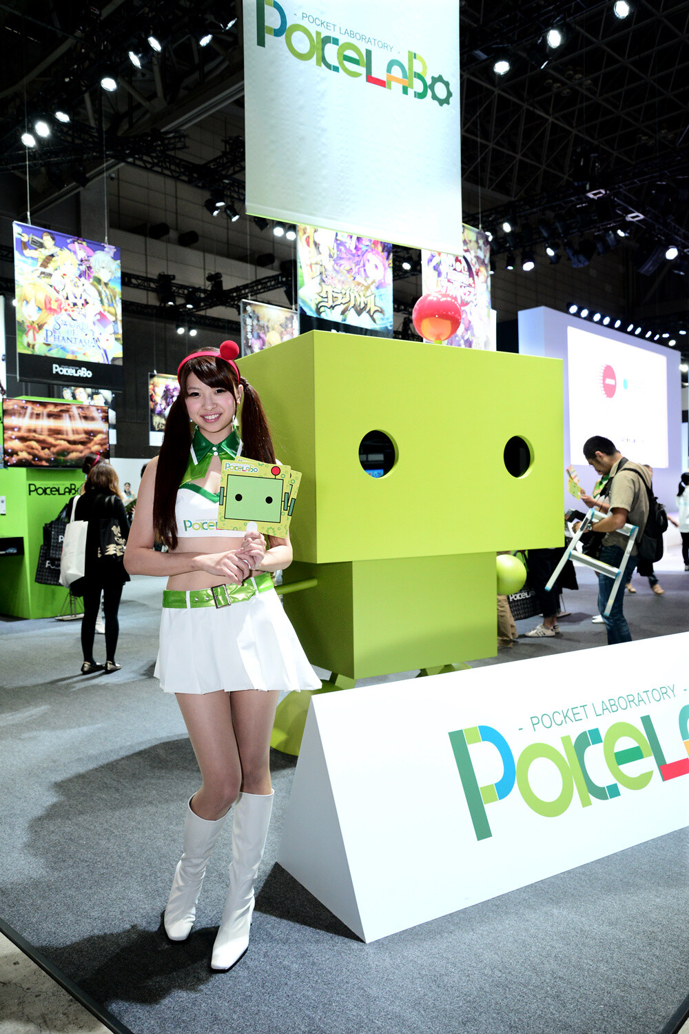 Cosplayers and Models: A Look Back at Tokyo Game Show 2013! 3
