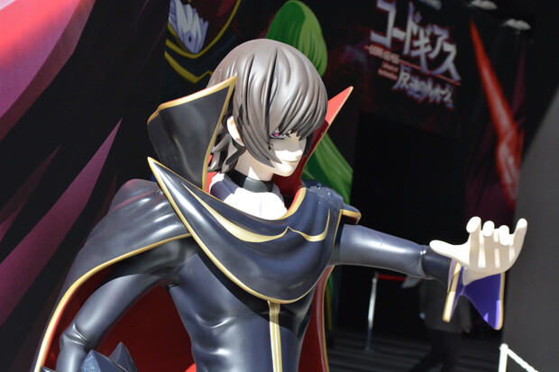 Life-Size Figures of Lelouch and C.C. Set Up in Front of Bellesalle Akihabara 3