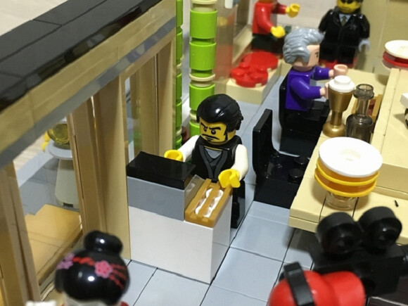 Japanese Lego fan builds a miniature, functioning conveyer belt sushi restaurant 【Video】 6