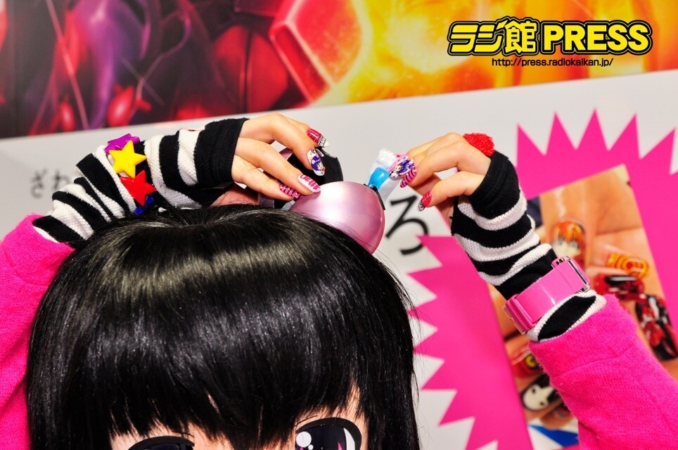 Momochi Minami is Manager for a Day at the Japan Nail Shop, Ita-color’s yellow! 3