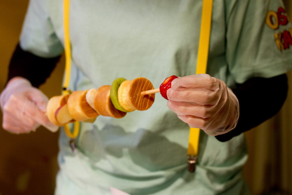 Enjoy a Dessert Skewer While Walking Around Osaka! 0