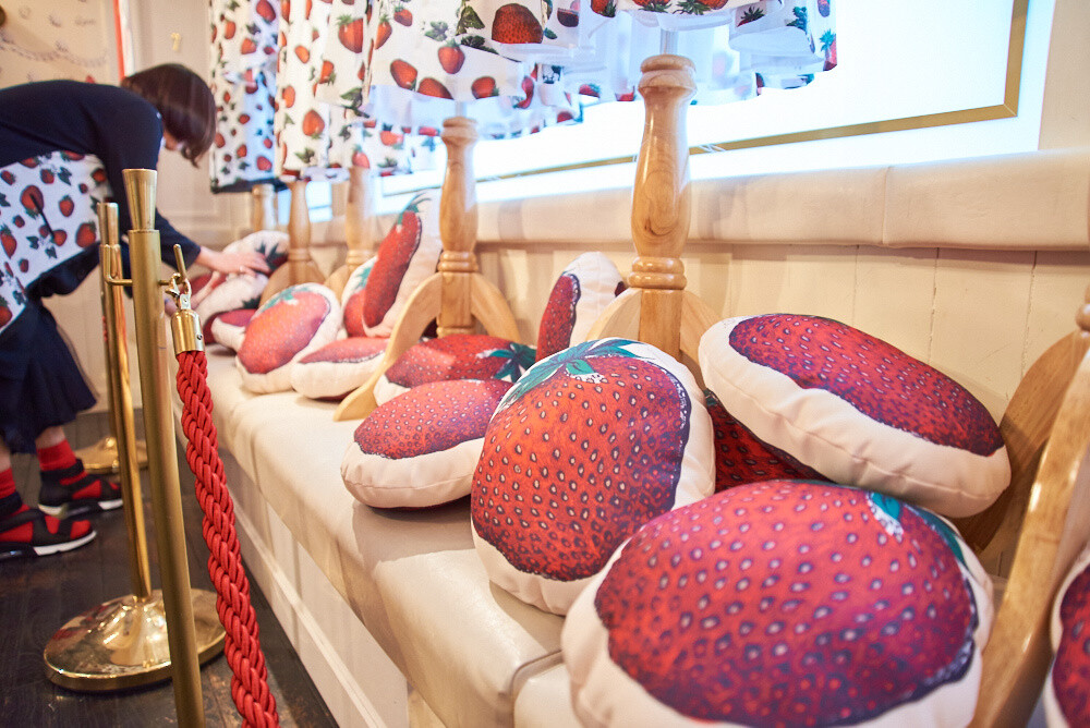 Q-pot. Marks 15th Anniversary with Mouth-watering Strawberry Pieces [Photo Report] 34