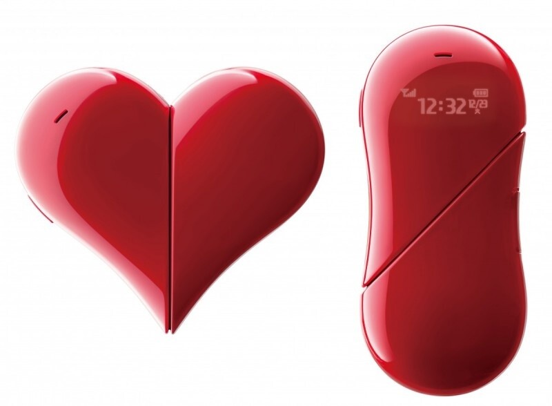 ‘Sailor Moon’ x Bright Red Heart-Shaped Cell Phone Makes for a Powerful Collaboration! Our Hearts Are Beating so Fast, it Hurts! 5